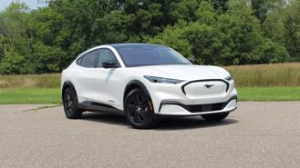 Ford triệu hồi Mustang Mach-E vì lỗi kính chắn gió và cửa sổ trời