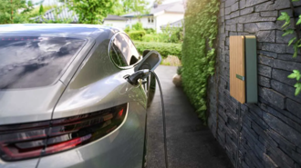 Anh có thể cấm sạc xe điện trong giờ cao điểm