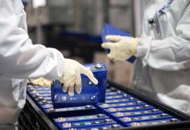 Các nhà sản xuất ô tô mạnh tay đầu tư công nghệ mới tạo ra pin lithium “xanh hơn”