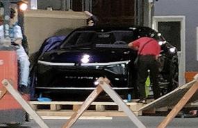 Mẫu xe điện đầu tiên của Foxconn lần đầu lộ diện