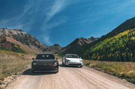 Porsche triệu hồi Taycan giải quyết vấn đề với đèn báo nguy hiểm