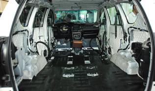 Cách âm chống ồn xe ô tô nên hay không?