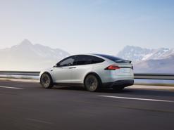 Tesla vượt mặt Mercedes trở thành thương hiệu xe sang bán chạy thứ 3 tại Mỹ
