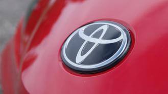 Toyota chấp nhận sử dụng các linh kiện bị… trầy xước