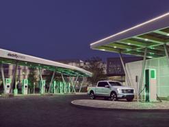 Mỹ gặp khó khăn về nguyên liệu chế tạo xe điện