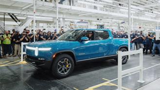 Rivian hoãn giao các mẫu xe bán tải, SUV chạy pin lớn đến năm 2023