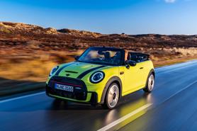MINI John Cooper Works 3-Cửa và MINI John Cooper Works Convertible mới ra mắt