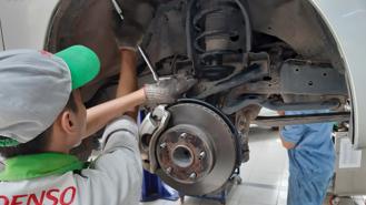 Cách bảo dưỡng phanh ô tô để yên tâm đi Tết