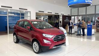 Cận Tết, có tiền chưa chắc đã mua được ô tô