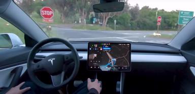 Tesla triệu hồi toàn bộ ô tô có tính năng “hoàn toàn tự lái”