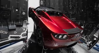 Tesla Roadster của Elon Musk đang ở đâu trong không gian?