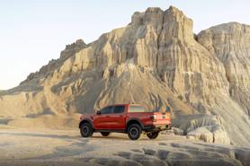 Ranger Raptor thế hệ mới viết lại luật chơi của giới off-road?