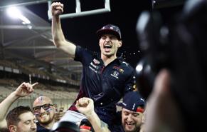 Đương kim vô địch F1 Max Verstappen gia hạn hợp đồng với Red Bull Racing đến năm 2028