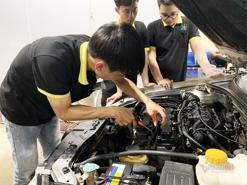 Kinh nghiệm của "tài già "giúp ô tô "ăn xăng như ngửi"