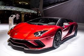 Khách hàng mua siêu xe Lamborghini phải chờ hơn 12 tháng