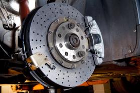 Tại sao phanh đĩa gốm carbon lại cực đắt đỏ?