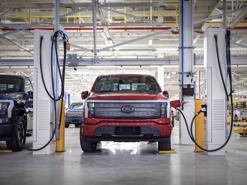 Ford F-150 Lightning bản sản xuất mạnh mẽ hơn mong đợi, công suất lên tới 580 mã lực