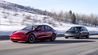 Xe Tesla sẽ tự động đóng cửa sổ ô tô khi phát hiện trời mưa