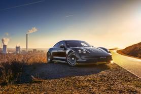 Porsche Taycan với gói độ carbon nhẹ hơn và bánh xe lạ mắt