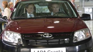 Tổng thống Putin yêu cầu chính phủ hỗ trợ ngành công nghiệp ô tô của Nga