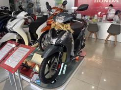 Honda Vision vẫn chênh giá cao trong tháng Ngâu