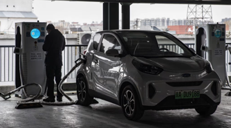 1 triệu ô tô điện Trung Quốc thiếu điện để sạc