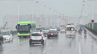 Bạn có biết: Kinh nghiệm lái xe ô tô trong thời tiết mưa rét