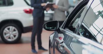 Nới room tín dụng, người mua xe ô tô vẫn chưa thoát cảnh vay tiền kiểu "bia kèm lạc"