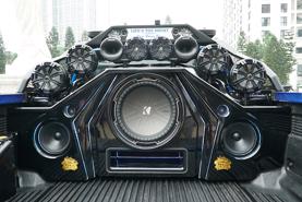 Soi dàn loa “khủng” trên ô tô trị  giá hàng trăm tỷ đồng lần đầu xuất hiện tại Hà Nội