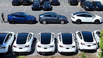 Vì sao việc giảm giá của Tesla có thể thúc đẩy một cuộc chiến giá EV?