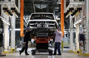 “Người khổng lồ” Foxconn chạy đua tham gia sân chơi kinh doanh ô tô điện