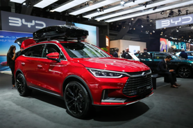 Cuộc chiến giá xe ô tô tại Trung Quốc: Tesla châm ngòi, hàng loạt các hãng "tốc lực" chạy theo