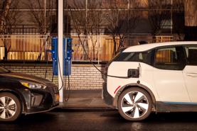 Giá “vàng trắng” lithium bất ngờ sụt giảm giúp giá bán ô tô điện rẻ hơn