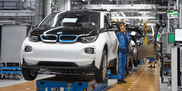 BMW đặt cược vào thiết kế và tái chế để giảm chi phí pin xe điện