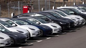 Mỹ tiếp tục “siết” quy tắc khí thải ô tô để tăng doanh số bán xe điện