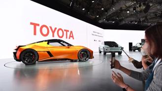 Lợi nhuận của Toyota tăng gấp đôi nhờ doanh số bán hàng mạnh và đồng Yên suy yếu