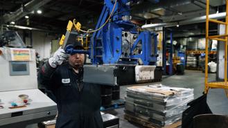 “Cơn sóng thần” xe điện đang khơi dậy cuộc cách mạng tái chế pin toàn cầu như thế nào?