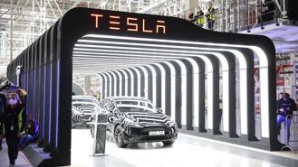 Thách thức của “người khổng lồ” EV Tesla năm 2024