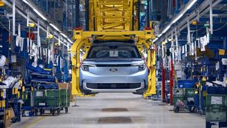 Suy thoái kinh tế toàn cầu ảnh hưởng tới nhu cầu xe điện toàn cầu thế nào?