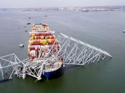 Ngành công nghiệp ô tô Mỹ đối mặt “nhiều tuần gián đoạn” sau vụ sập cầu cảng           