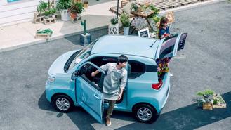 Xe điện siêu nhỏ, giá rẻ của Trung Quốc tràn ngập đường phố châu Âu