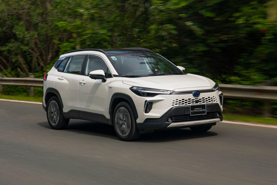 Xe xanh hybrid: Giàu tiềm năng nhưng cần “lực đẩy”