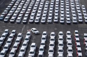 Ông Trump lại dọa áp thuế quan lên ô tô châu Âu