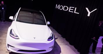 Cổ phiếu Tesla “bỏng tay”, Elon Musk bỏ túi 2,3 tỷ USD trong 1 giờ