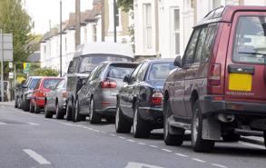 Anh đặt mục tiêu cấm bán xe chạy xăng, dầu từ 2032