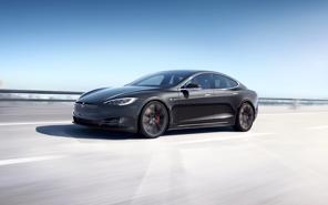 Hệ thống lái tự động Tesla bị băng keo đánh lừa “ngon ơ”