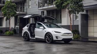 Tesla giảm giá xe: Không hãng ô tô nào “miễn nhiễm” với đại dịch