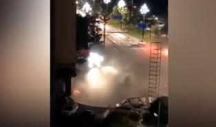 Video hố tử thần nuốt chửng 21 ô tô ở Trung Quốc