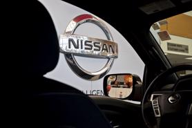 Sóng gió chưa qua, Nissan mạnh tay hạ dự báo lợi nhuận