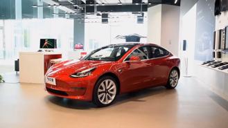 Nhà máy Tesla ở Trung Quốc xuất xưởng 28 xe/h